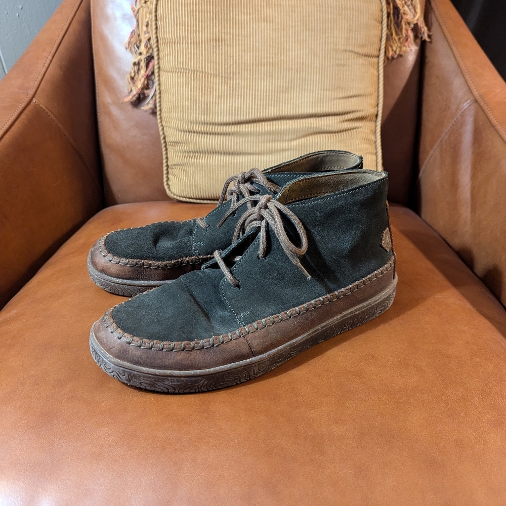 Clarks Hodson Mid Faux Suede Round Toe Moccasin Boots M8 - Picture 3 of 7